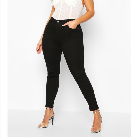 Boohoo Plus Pants - NWT! Plus Mid Rise Skinny Jean 🖤
